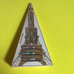 Marie Claire kiss and care set
Lip balm and lip oil set